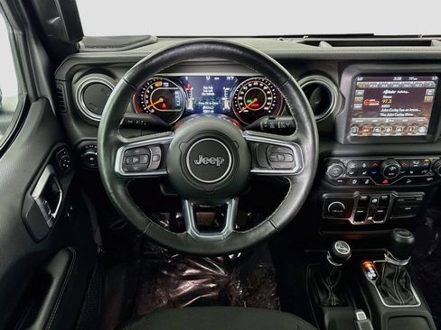 Used 2018 Jeep Wrangler Unlimited Sahara AWD/4WD image 25