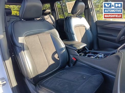Used 2023 Jeep Grand Cherokee Altitude AWD/4WD image 22