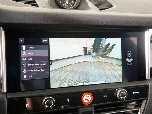 Certified 2023 Porsche Macan AWD/4WD image 32