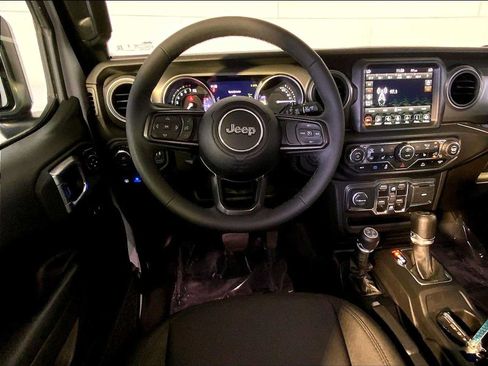 Used 2023 Jeep Wrangler Unlimited w/ Cold Weather Group AWD/4WD image 13