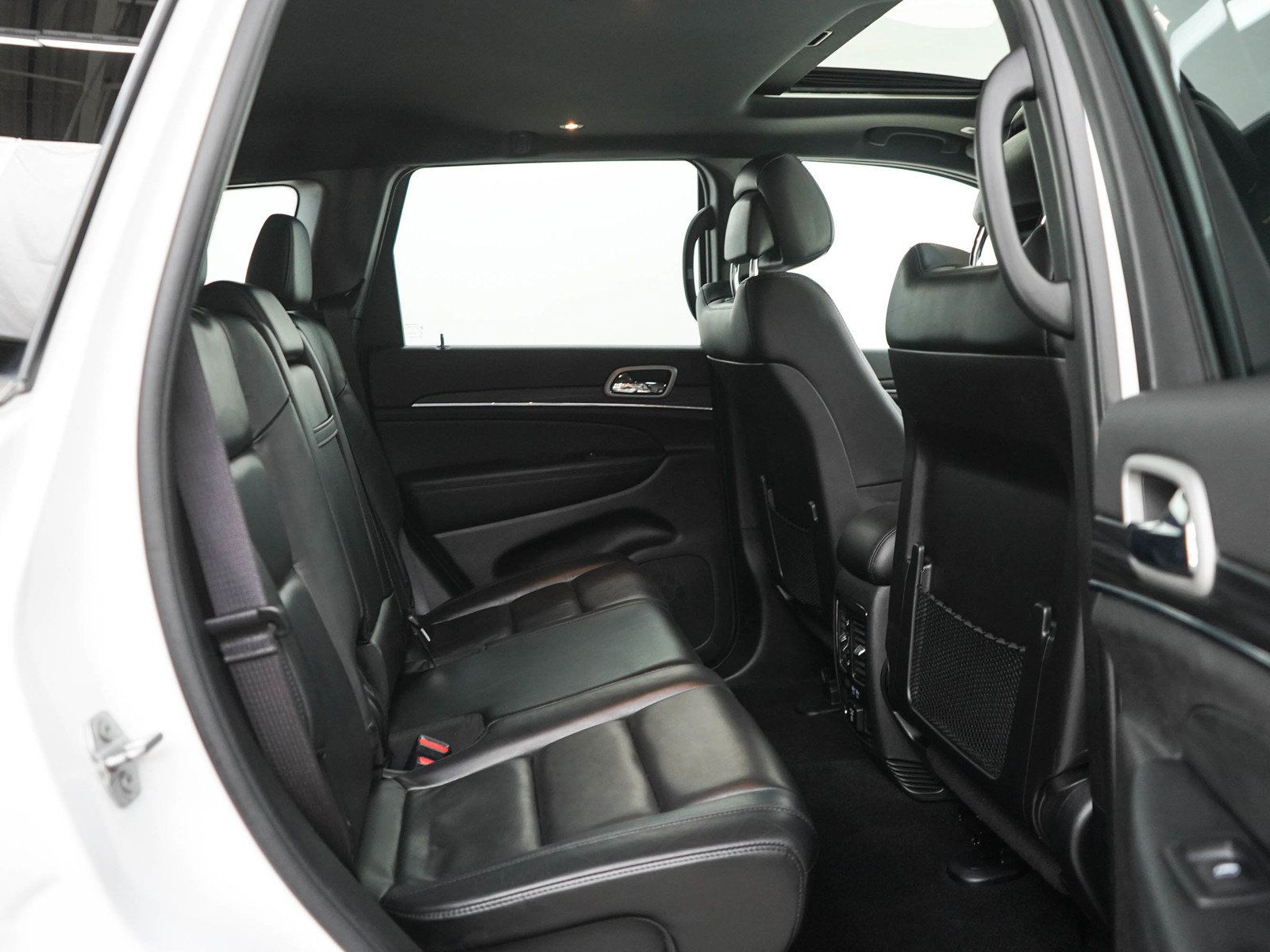 Used 2021 Jeep Grand Cherokee Limited AWD/4WD image 12