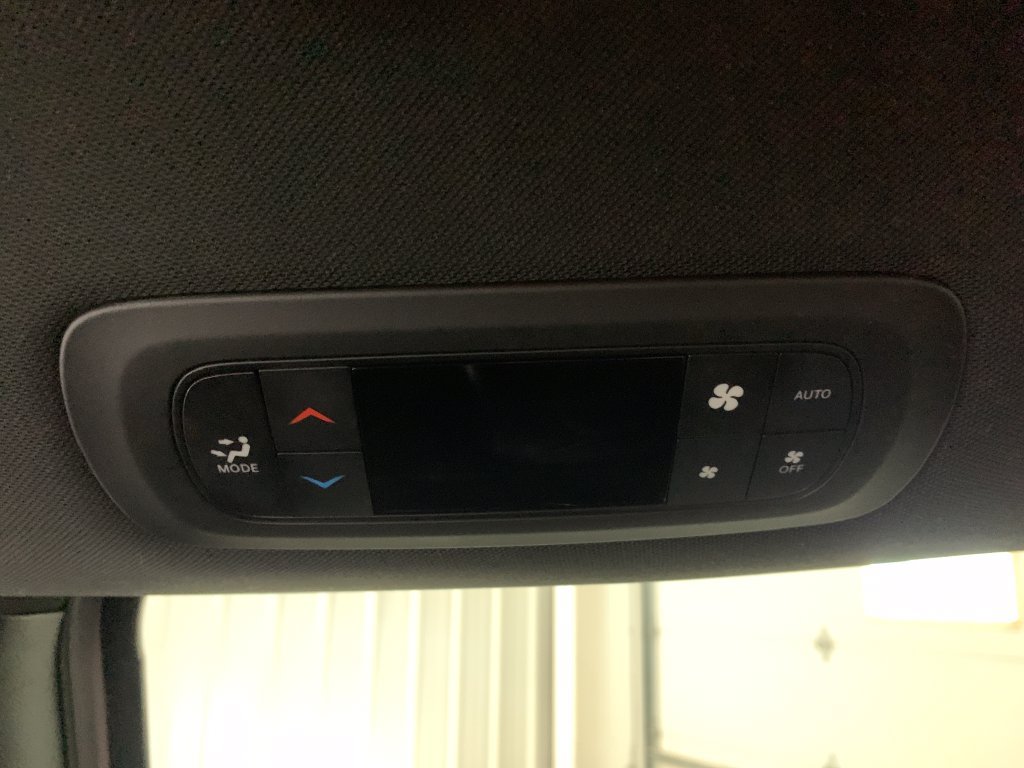 Used 2026 Chrysler Pacifica Select FWD image 18