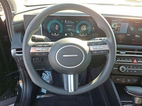 Used 2025 Hyundai Tucson SE image 19