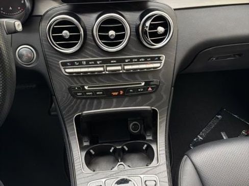 Used 2019 Mercedes-Benz GLC 300 image 11