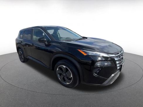 Used 2025 Nissan Rogue SV AWD/4WD image 3