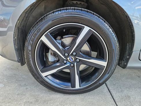 Used 2016 Volvo XC60 T6 R-Design Platinum w/ Climate Package AWD/4WD image 9