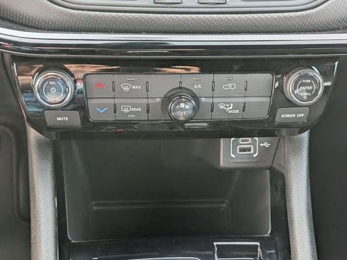 New 2026 Jeep Compass Latitude AWD/4WD image 18