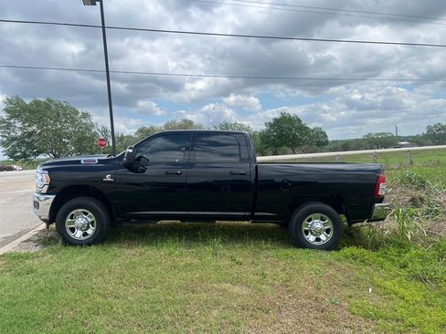 Used 2024 RAM 3500 Tradesman w/ Chrome Appearance Group AWD/4WD image 2