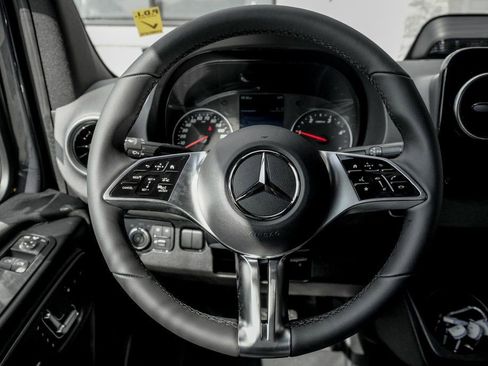 Used 2025 Mercedes-Benz Sprinter 2500 image 15