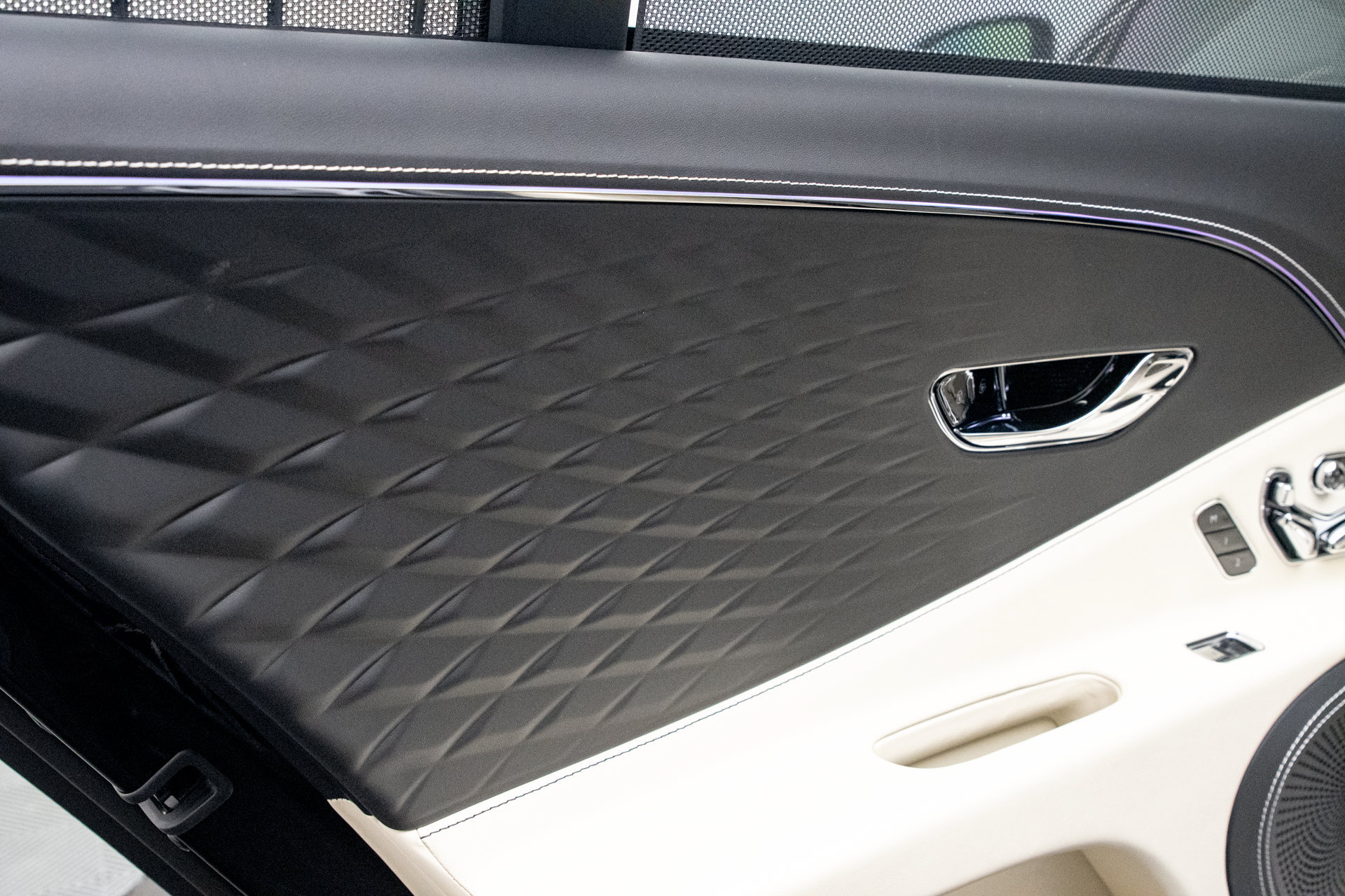New 2026 Bentley Flying Spur V8 AWD/4WD image 19