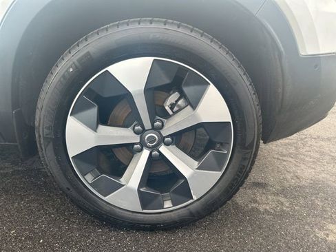 Certified 2025 Volvo XC40 B5 Plus image 9