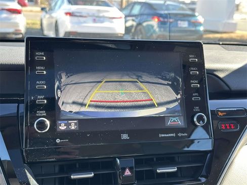 Used 2021 Toyota Camry XLE image 4