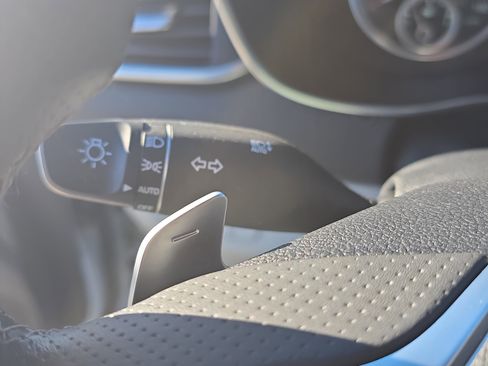 Used 2023 Genesis G70 3.3T image 23