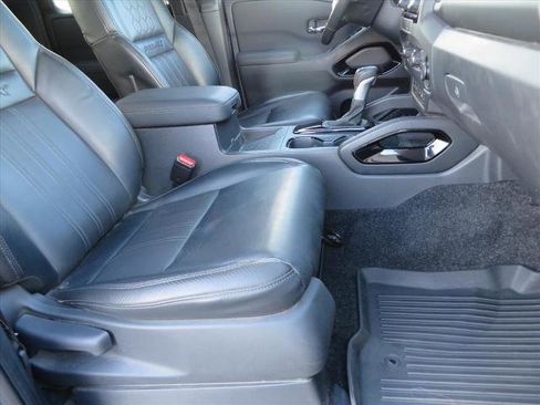 Used 2022 Nissan Frontier PRO-4X w/ Pro-4X Premium Package image 12