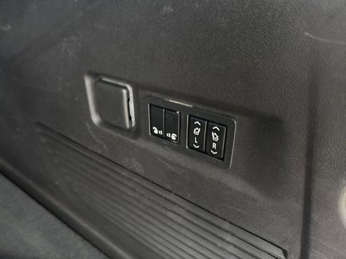 Used 2021 Chevrolet Suburban Premier w/ Premium Package image 14