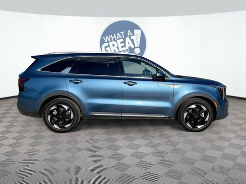 Certified 2025 Kia Sorento EX image 7