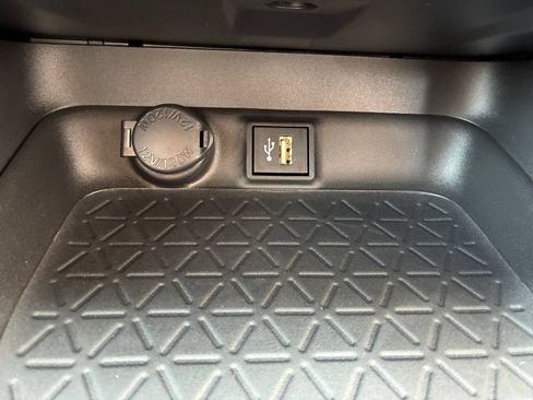 Used 2023 Toyota RAV4 XLE Premium FWD image 28