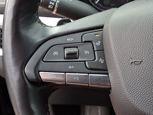 Used 2023 Cadillac XT4 Luxury w/ Cold Weather Package AWD/4WD image 20