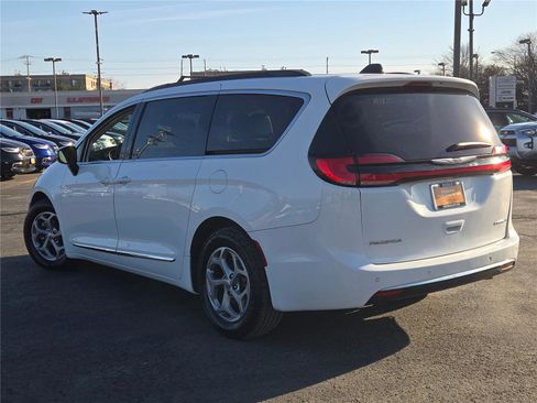 Certified 2023 Chrysler Pacifica Limited FWD image 19