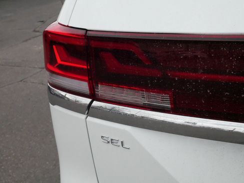 Certified 2025 Volkswagen Atlas SEL Premium R-Line image 17