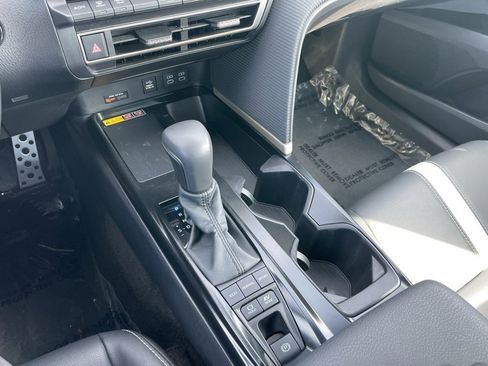 Used 2025 Toyota Camry SE image 13