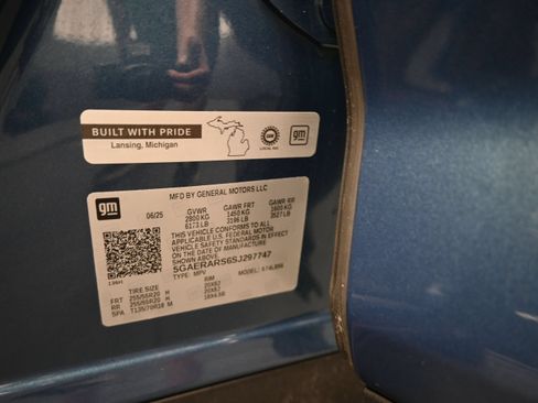 Used 2025 Buick Enclave Preferred FWD image 17