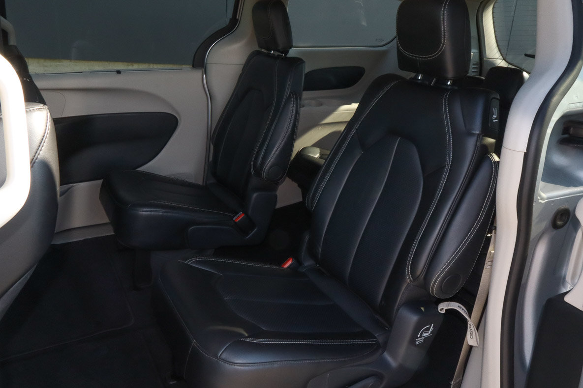 Used 2024 Chrysler Pacifica Touring-L FWD image 8