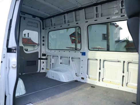 Used 2018 Mercedes-Benz Sprinter 3500 image 28
