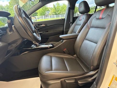 Used 2024 Chevrolet Trax RS w/ Sunroof Package FWD image 12