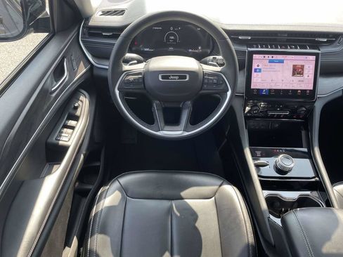 Certified 2023 Jeep Grand Cherokee Limited w/ Black Appearance Package AWD/4WD image 23