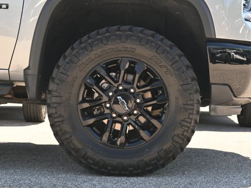 Used 2025 Chevrolet Silverado 2500 LTZ w/ LTZ Plus Package AWD/4WD image 13