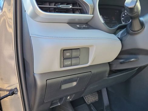 Used 2020 Toyota Highlander XLE AWD/4WD image 26