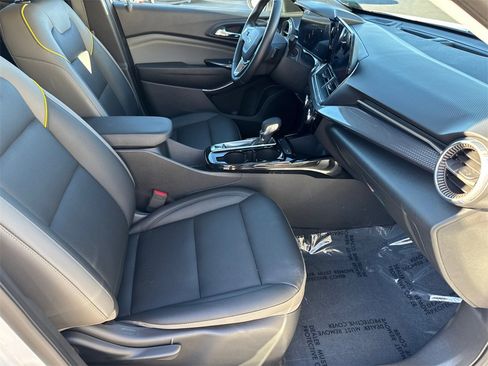 Used 2025 Chevrolet Trax ACTIV image 16