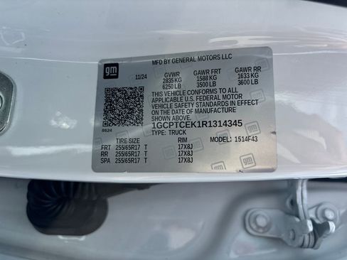 Used 2024 Chevrolet Colorado LT w/ LT Convenience Package image 27