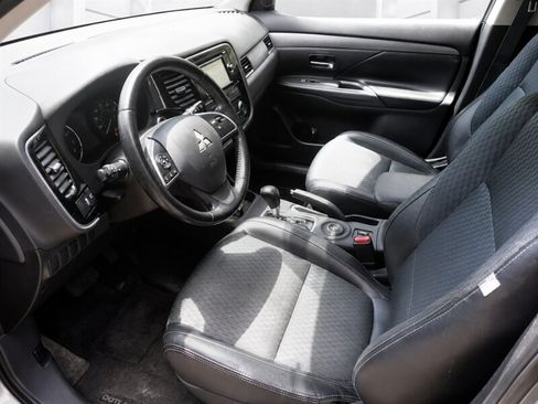 Used 2015 Mitsubishi Outlander SE AWD/4WD image 7