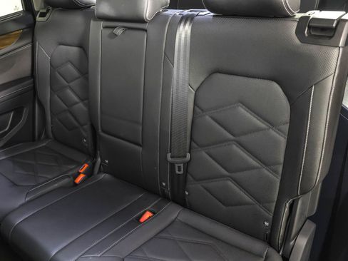 Used 2025 Volkswagen Atlas SE w/ Black Wheel Package image 35