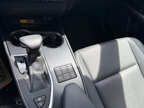 Used 2024 Lexus UX 250h F Sport FWD image 15