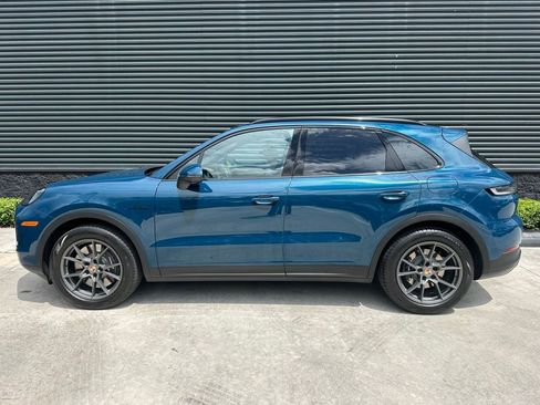 Certified 2025 Porsche Cayenne E-Hybrid AWD/4WD image 2