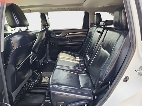 Used 2018 Toyota Highlander Limited Platinum AWD/4WD image 18