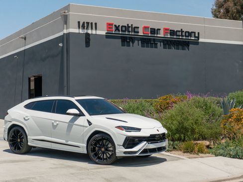 Used 2023 Lamborghini Urus S AWD/4WD image 1