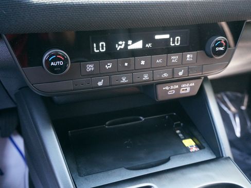 Used 2026 Subaru Outback Limited AWD/4WD image 19