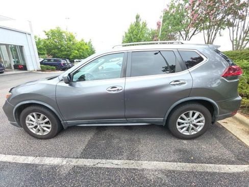 Certified 2018 Nissan Rogue SV FWD image 9