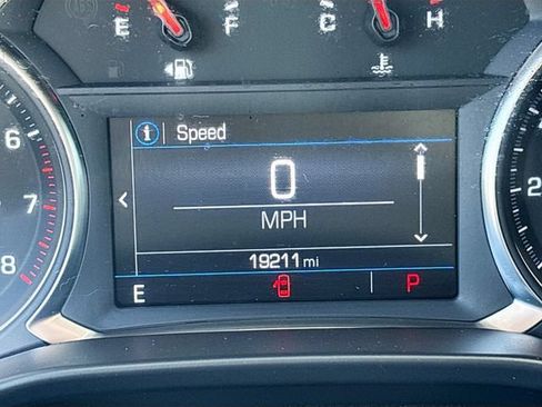 Used 2023 GMC Acadia SLE w/ Driver Convenience Package FWD image 12