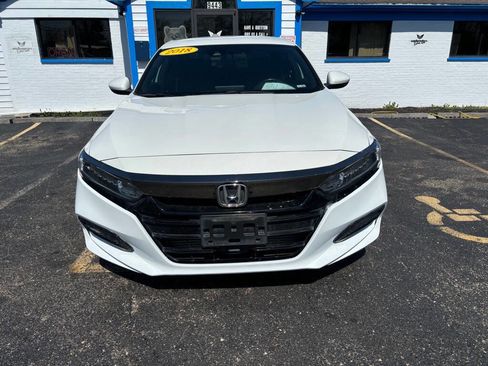 Used 2018 Honda Accord Sport image 2