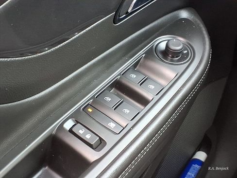 Used 2021 Buick Encore Preferred image 17