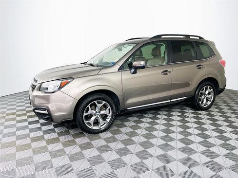 Used 2017 Subaru Forester 2.5i Touring AWD/4WD image 4