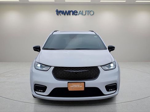 Used 2024 Chrysler Pacifica Premium FWD image 8