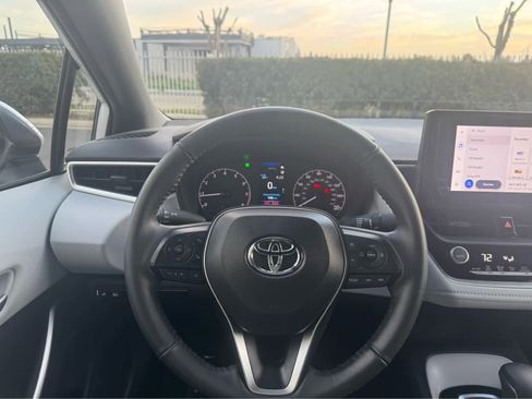 Used 2024 Toyota Corolla SE image 14