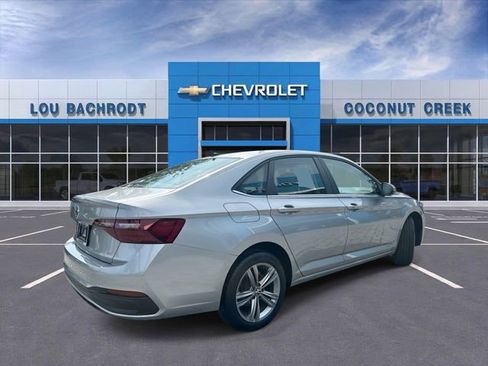 Used 2024 Volkswagen Jetta SE FWD image 8