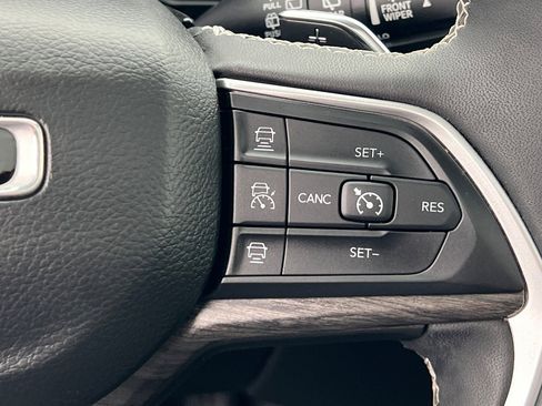 Used 2024 Jeep Grand Cherokee Limited image 29